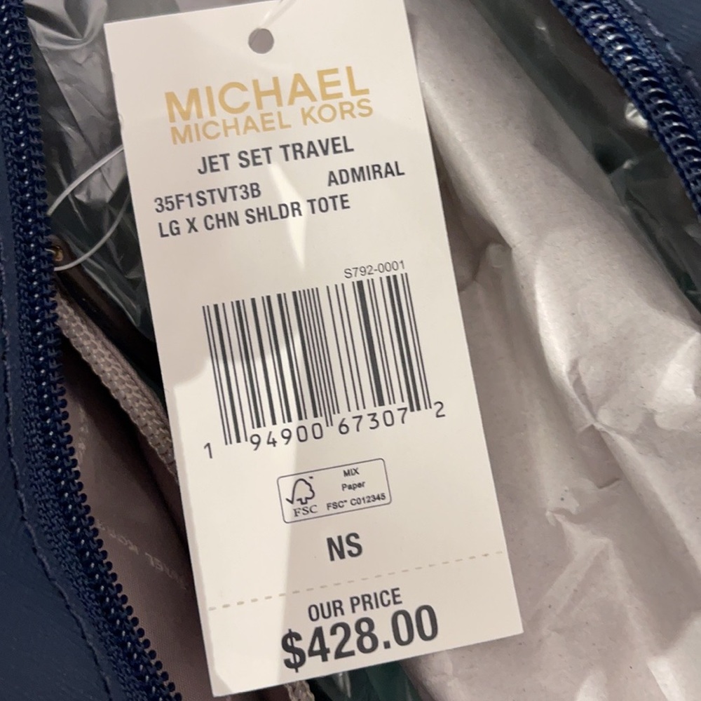 MICHAEL KORS
Jet Set Large Logo Shoulder Bag - Picture 10 of 16